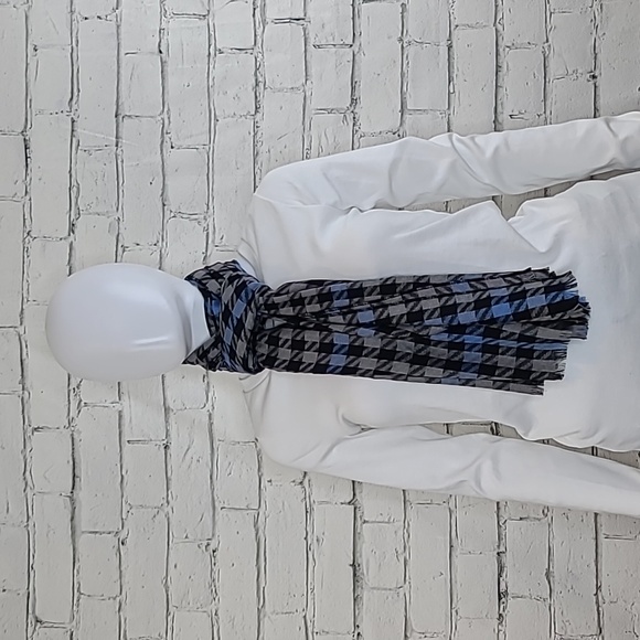 Banana Republic Plaid/Houndstooth Oblong Scarf in Gray/Blue/Black - Picture 1 of 17